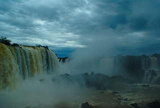ブラジルの「イグアスの滝」(2009年)の画像
