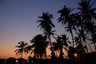 「ゴアの有名ビーチ」の一例として挙がったインド・ゴアの海水浴場「アンジュナ・ビーチ」の夕暮れ(2007年)の画像