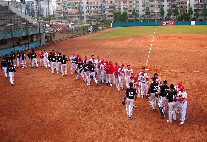 中国のプロ野球チーム「北京タイガース」と「上海ゴールデンイーグルス」(2008年・上海)の画像
