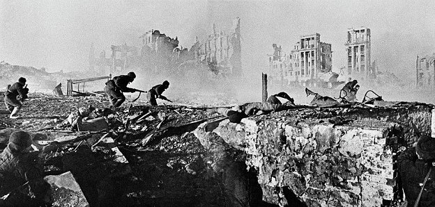 第二次世界大戦における独ソ戦「スターリングラード攻防戦」下のソ連赤軍兵(1943年)の画像