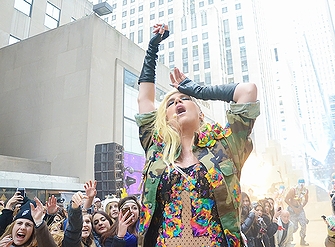 「レディー・ガガ風味」の歌手のケシャ(2012年・ニューヨーク)の画像