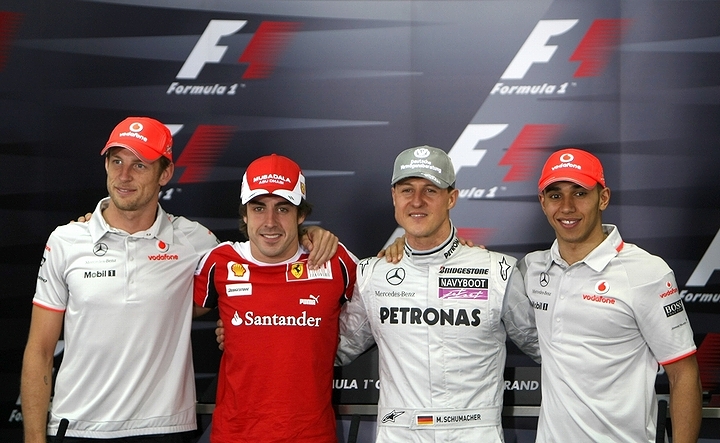 F1ドライバーのルイス・ハミルトンとミハエル・シューマッハとフェルナンド・アロンソとジェンソン・バトンの画像
