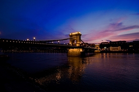 宵闇のブダペストに煌くドナウ川の鎖橋 - ブダペストの夜(2008年)