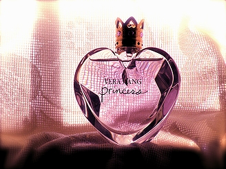 「10代女子に人気の香水」の一例として挙がったファッションブランド「ヴェラ・ウォン」の香水製品「プリンセス」(2011年)の画像