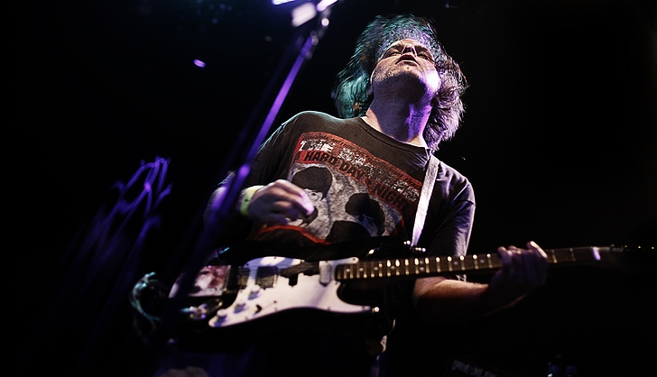 米国のバンド「ローカル・エイチ」のスコット・ルーカス(2013年・米国ニューヨークでのライブ)の画像