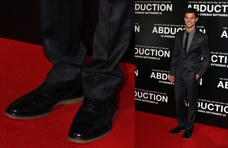 米国の俳優テイラー・ロートナーとその足(2011年・オーストラリア)の画像