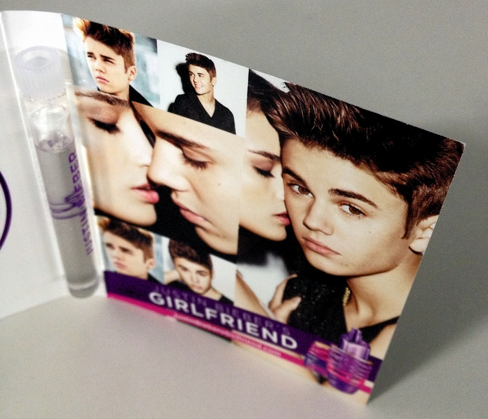 ジャスティン・ビーバーの香水製品「ガールフレンド」(2013年)の画像