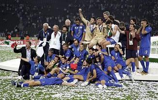 2006年サッカーFIFAワールドカップで優勝に沸くイタリア代表チーム