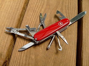 「スイスの代表的な事物」の一例として挙がったスイスのナイフ製造業者「ビクトリノックス」のアーミーナイフ(2010年)の画像