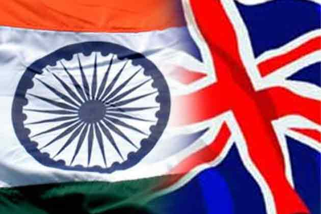 インド国旗とイギリス国旗の画像