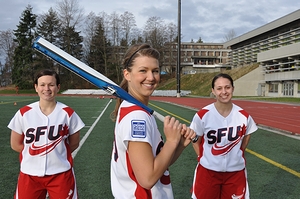 サイモンフレーザー大学の女子ソフトボール選手たち(2010年・カナダ)