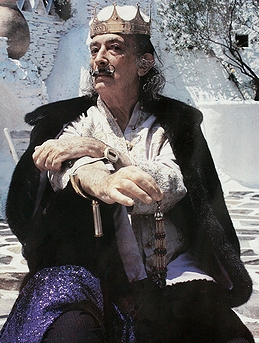 「スペインの有名人」の一例として挙がった画家のサルバドール・ダリの画像
