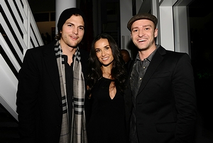 ファイル:アシュトン・カッチャーとデミ・ムーアとジャスティン・ティンバーレイク Audi Celebrates Super Bowl 2011 At The Audi Forum Dallas 5419855656.jpg