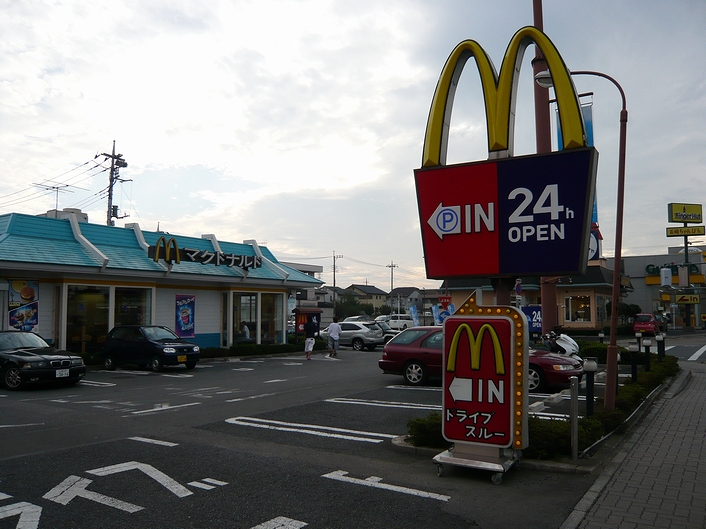 日本の「マクドナルド」の店舗(2007年・栃木県小山市)の画像