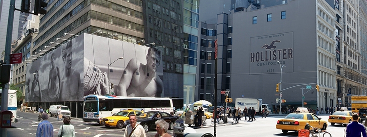 ファッションブランド「アバクロンビー＆フィッチ」の路面店(2005年・米国ニューヨーク)の画像とファッションブランド「ホリスター」の路面店(2013年・米国ニューヨーク)の画像