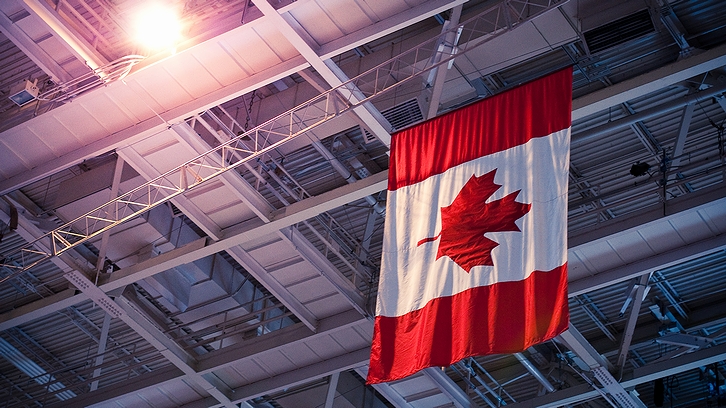 スタジアムに翻るカナダの国旗(2009年・米国サンノゼ)の画像