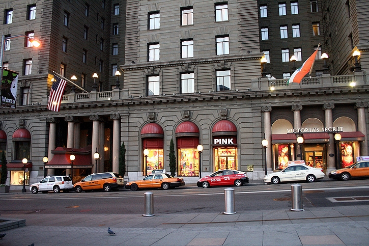 ファッションブランド「ヴィクトリアズ・シークレット“ピンク”」の店舗(2010年・米国サンフランシスコ)の画像