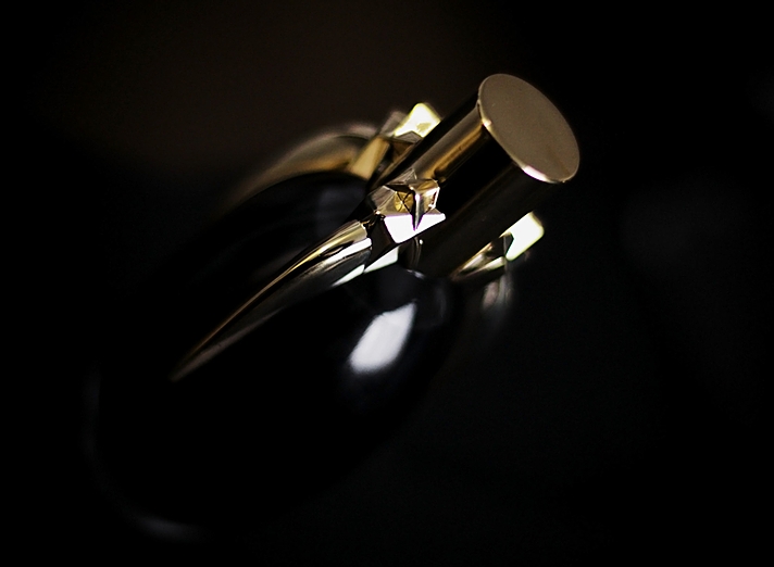 レディー・ガガの香水製品「フェイム」(2012年)の画像