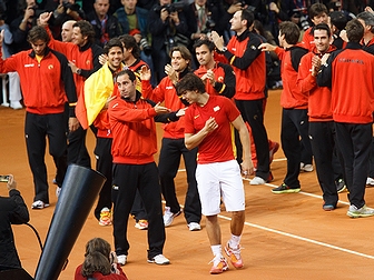 テニス「デビス・カップ」決勝戦のラファエル・ナダル率いるスペイン代表選手団(2011年・スペイン・セビリア)の画像