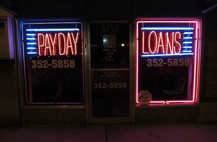 「ペイデイローン」貸金業者の店舗(2012年・米国ミズーリ州セントルイス)の画像