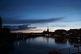 「スウェーデンの代表的な事物」の一例として挙がったスウェーデンの首都ストックホルムの日没(2015年)の画像