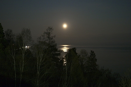 宵闇に沈むバイカル湖