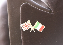 イギリスの国旗とイタリアの国旗(2012年)