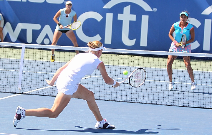 プロ女子テニスの試合(2011年・米国・WTA「シティ・オープン」決勝戦)の画像