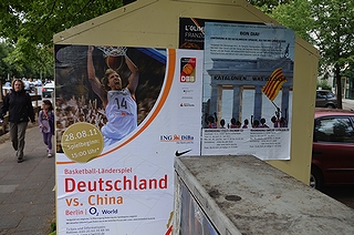 “DBB”ことドイツバスケットボール連盟「ドイツ対中国」戦の開催を伝えるダーク・ノビツキーのポスター(2011年・ベルリン)の画像