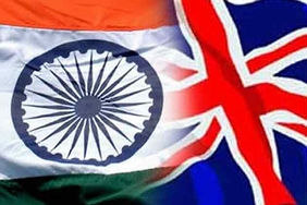 インド国旗とイギリス国旗