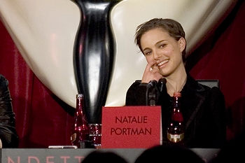 「イスラエル出身の有名人」の一例として挙がった女優のナタリー・ポートマン(2006年・ロンドン)の画像