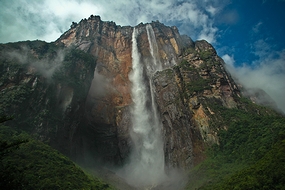 ベネズエラのアウヤンテプイに佇む世界最高落差の滝「サルト・アンヘル」(2007年)