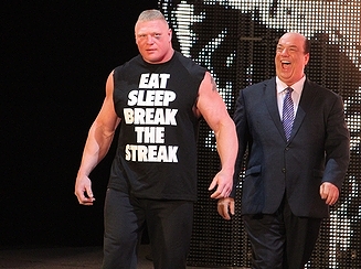 プロレスラーのブロック・レスナーとポール・ヘイマン(2014年・米国ニューオーリンズ・WWE「マンデー・ナイト・ロウ」)の画像
