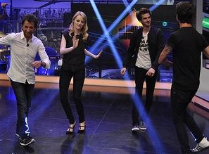 ファイル:パブロ・モトスとエマ・ストーンとアンドリュー・ガーフィールド Emma Stone y Andrew Garfield vinieron a divertirse a El Hormiguero 7514443982.jpg