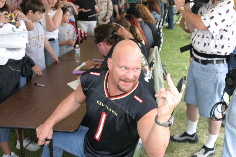 ファイル:Stone Cold Steve Austin 3616133824.jpg