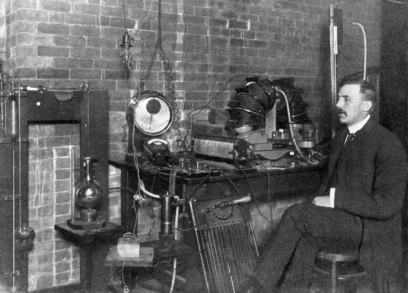 ファイル:Ernest Rutherford 1905 L0014629.jpg