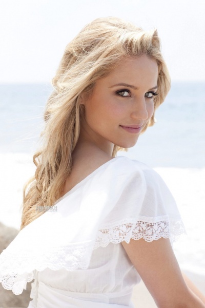 ファイル:ディアナ・アグロン Dianna-Agron-2106988.jpg