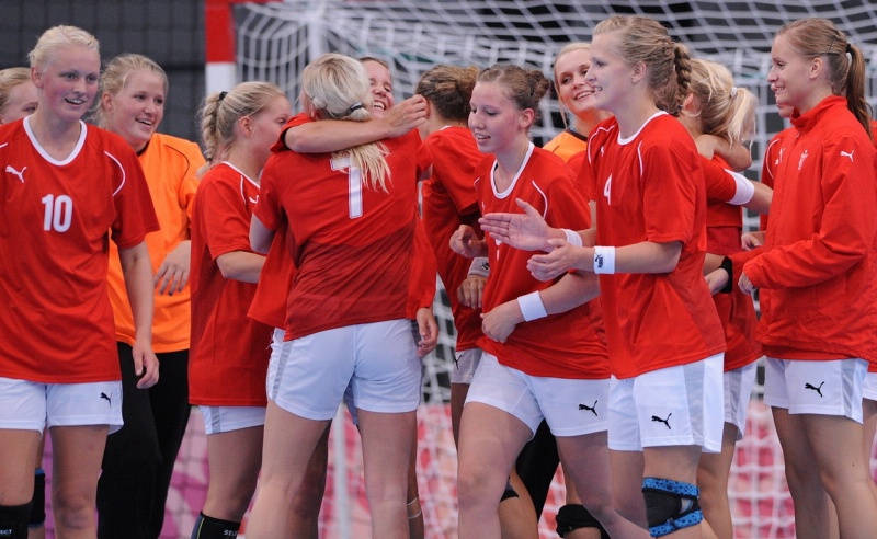 ファイル:Day 9 Handball (23 Aug 2010) 4919873955.jpg