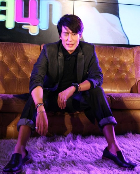 ファイル:Thongchai McIntyre BirdThongchai21.jpg