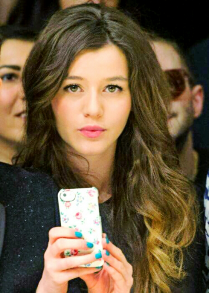 ファイル:エレノア・カルダー Eleanorcalder.png
