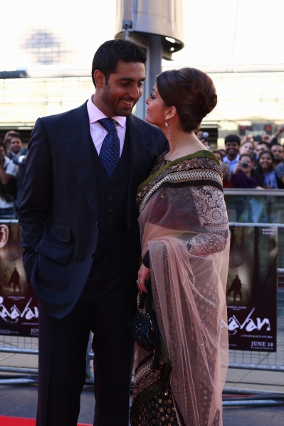 ファイル:Abhishek n Aishwarya at Raavan London premiere 4727379078.jpg