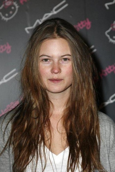 ファイル:ベハティ・プリンスルーの「すっぴん」 behati.jpg