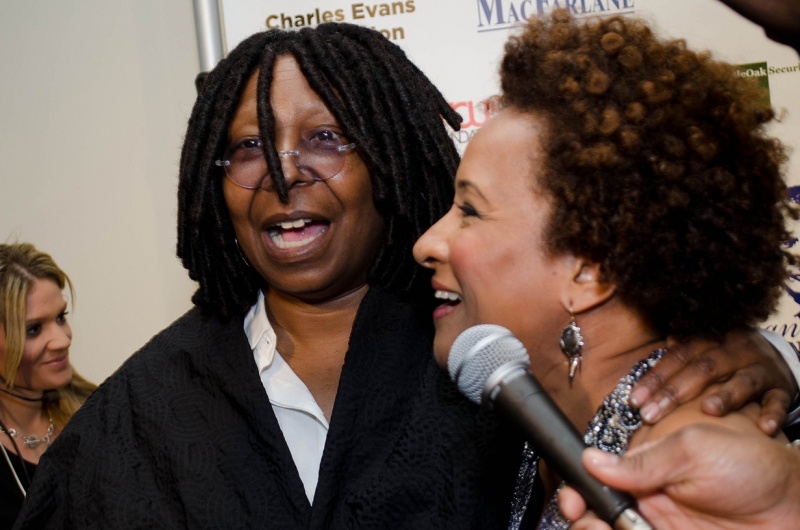 ファイル:Whoopi Goldberg 7140692131.jpg