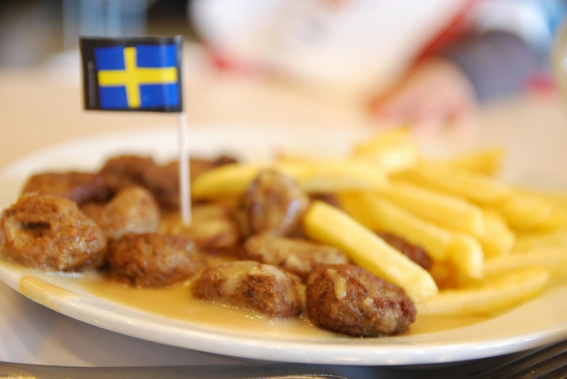 ファイル:Swedish Meatballs and Chips 7028719989.jpg