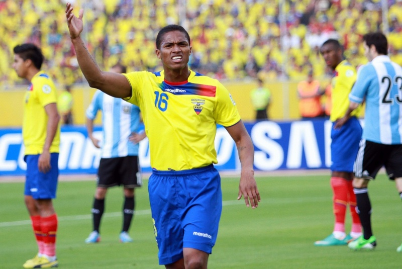 ファイル:Luis Antonio Valencia 9022397174.jpg