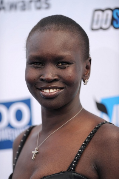 ファイル:Alek 36 alek-wek-at-the-do-someth-1028824660.jpg