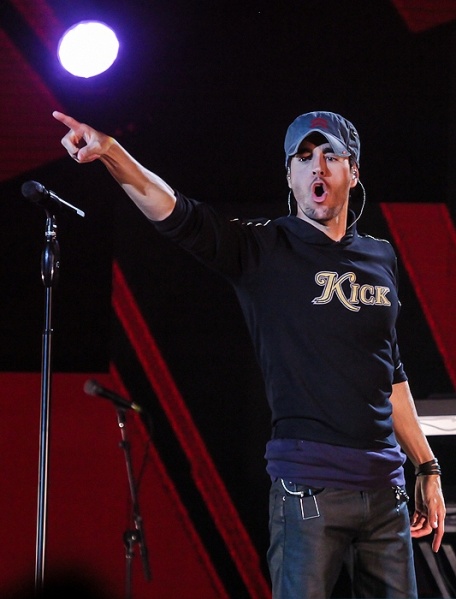 ファイル:ENRIQUE IGLESIAS 20.05.2014 14234692904.jpg